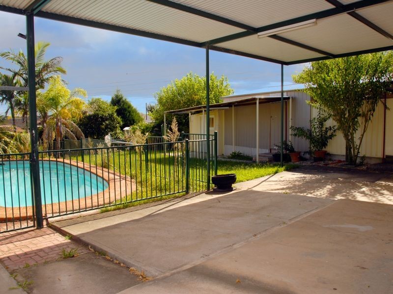 35 Morison Dr, Lurnea NSW 2170