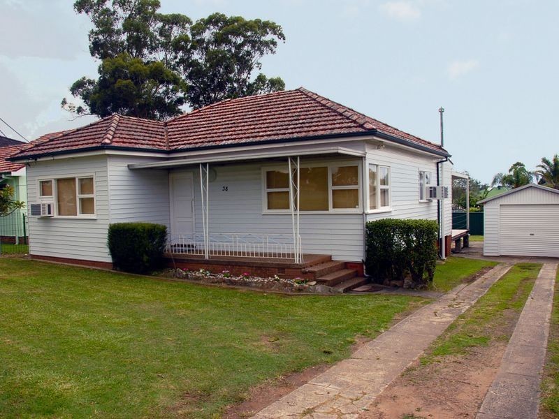 38 Reserve Rd, Casula NSW 2170