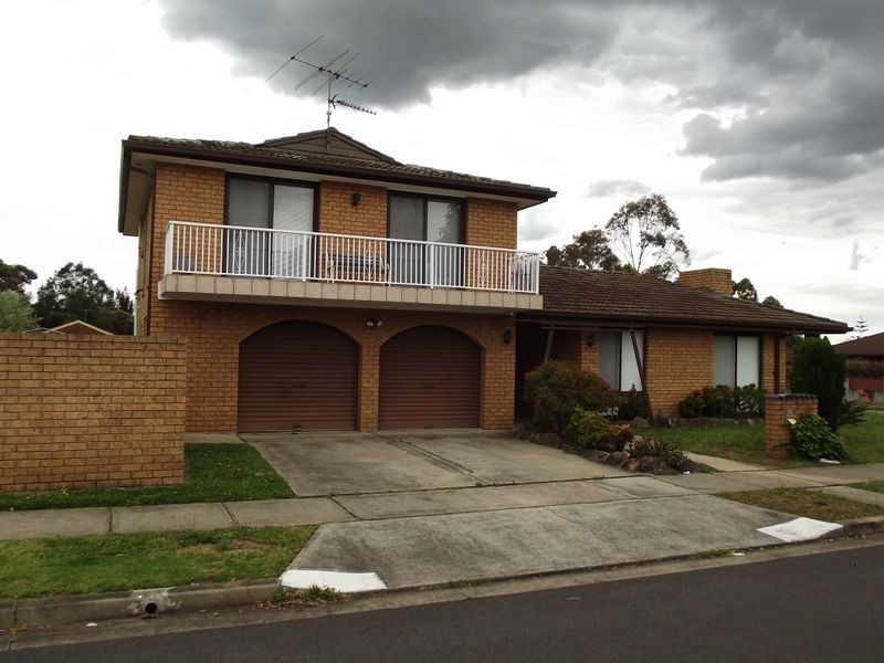 32 Salter Rd, Bossley Park NSW 2176