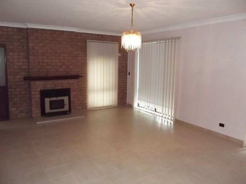 32 Salter Rd, Bossley Park NSW 2176