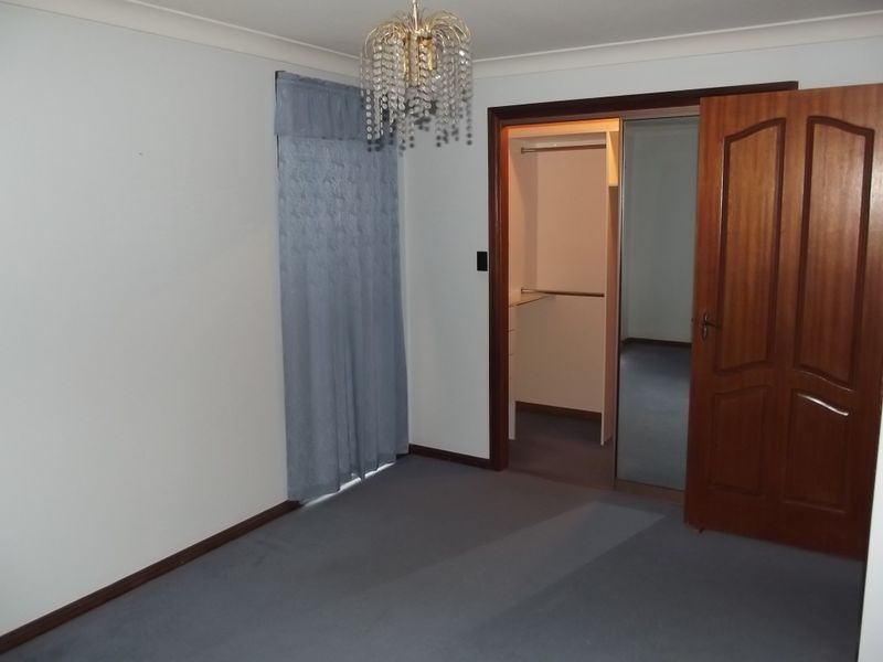 32 Salter Rd, Bossley Park NSW 2176