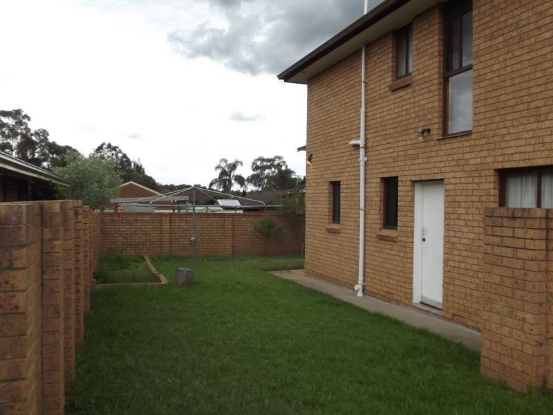 32 Salter Rd, Bossley Park NSW 2176