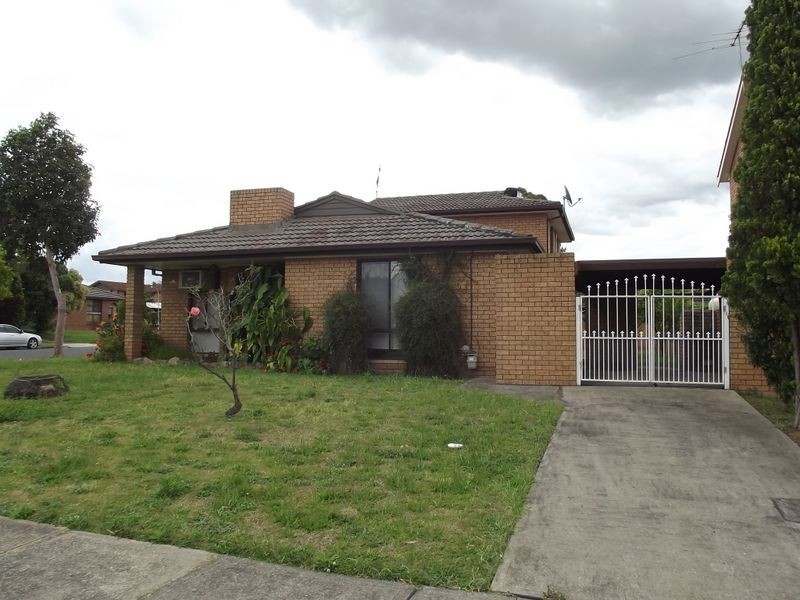 32 Salter Rd, Bossley Park NSW 2176