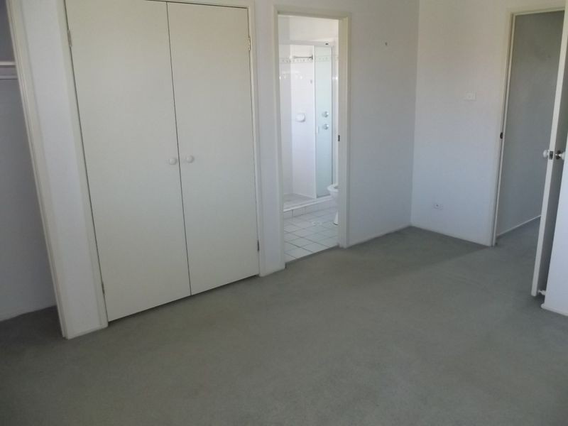 8 Dahlia Pl, Prestons NSW 2170