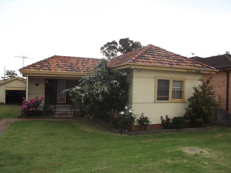 3 Blackwood Ave, Casula NSW 2170