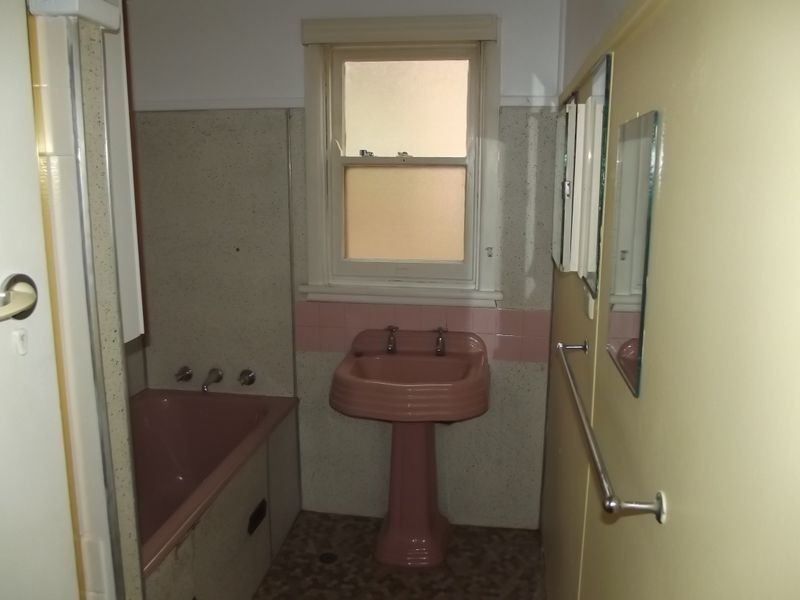 3 Blackwood Ave, Casula NSW 2170