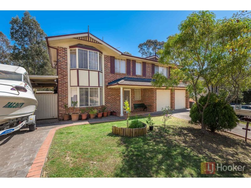 8 Whiteley Close, Casula NSW 2170