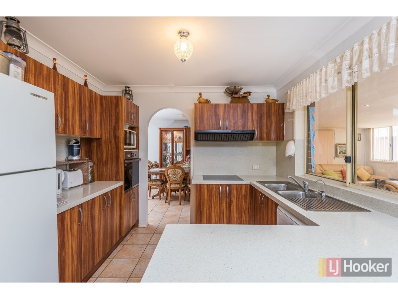 8 Whiteley Close, Casula NSW 2170