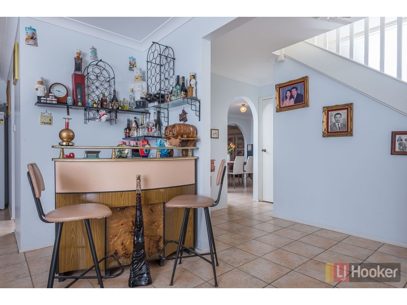 8 Whiteley Close, Casula NSW 2170