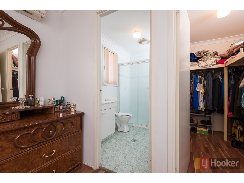 8 Whiteley Close, Casula NSW 2170