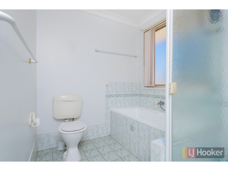 8 Whiteley Close, Casula NSW 2170