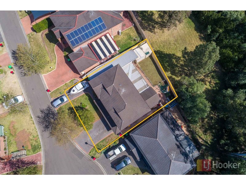 8 Whiteley Close, Casula NSW 2170