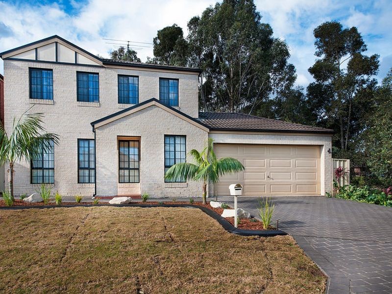 8 Melba Pl, Casula NSW 2170