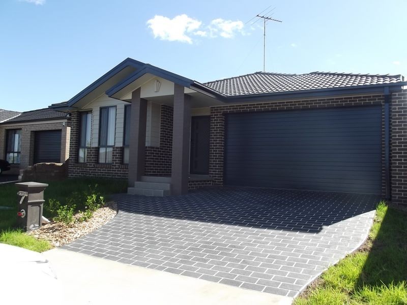 12 Gallina Dr, Spring Farm NSW 2570