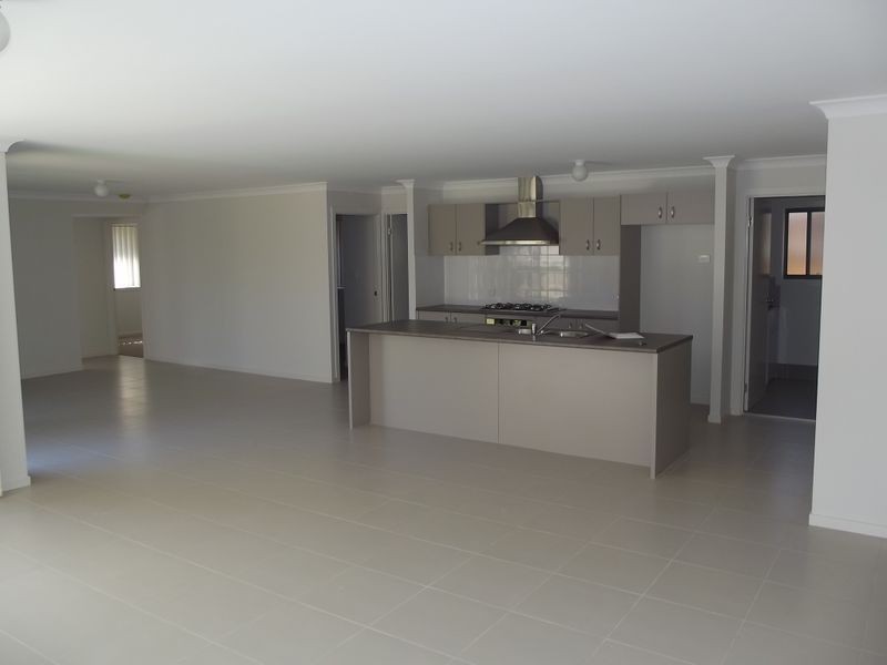 12 Gallina Dr, Spring Farm NSW 2570
