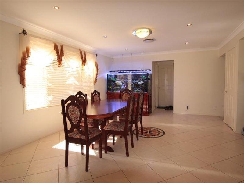 10 Molise St, Prestons NSW 2170