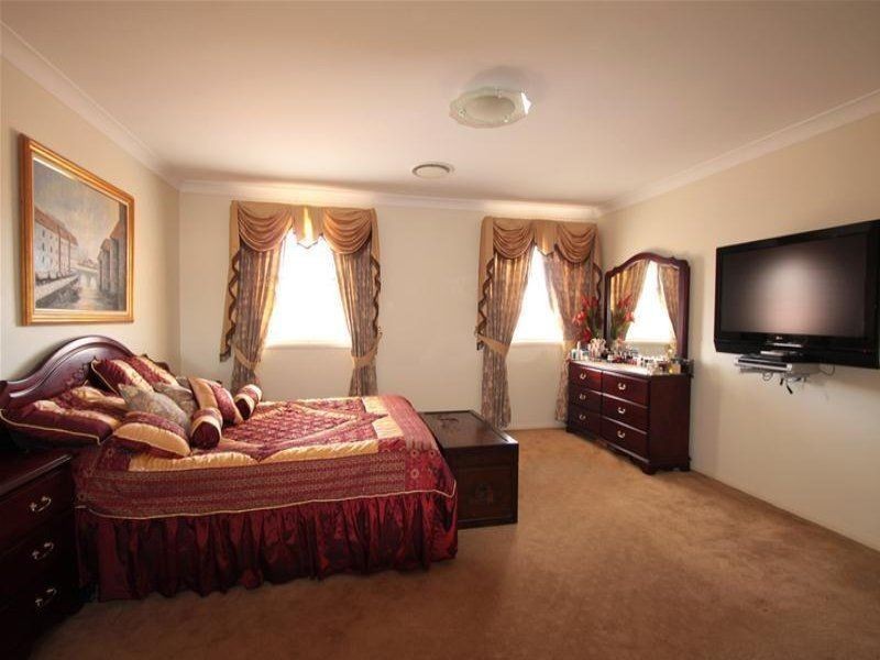 10 Molise St, Prestons NSW 2170