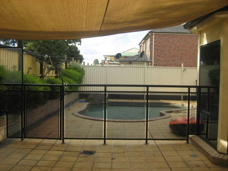 11 Hilton Cres, Casula NSW 2170