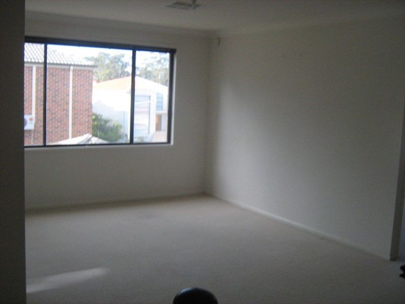 11 Hilton Cres, Casula NSW 2170