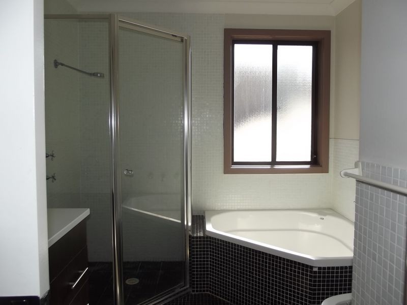 9 McCubbin Place, Casula NSW 2170