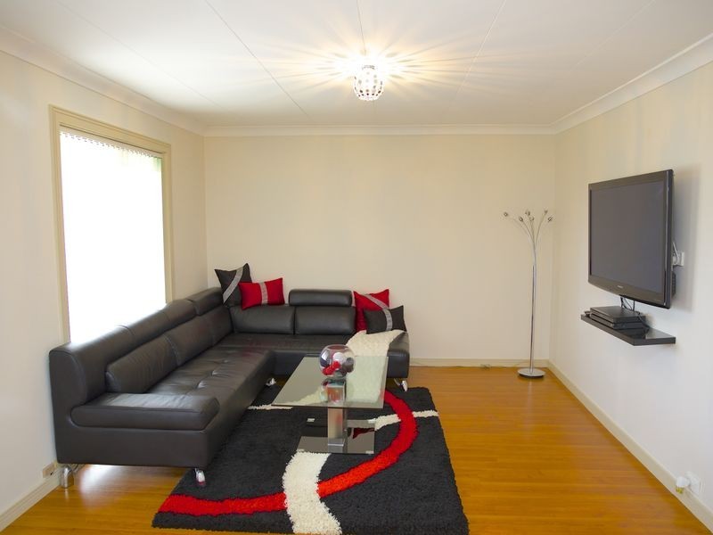 17 Acacia Ave, Prestons NSW 2170