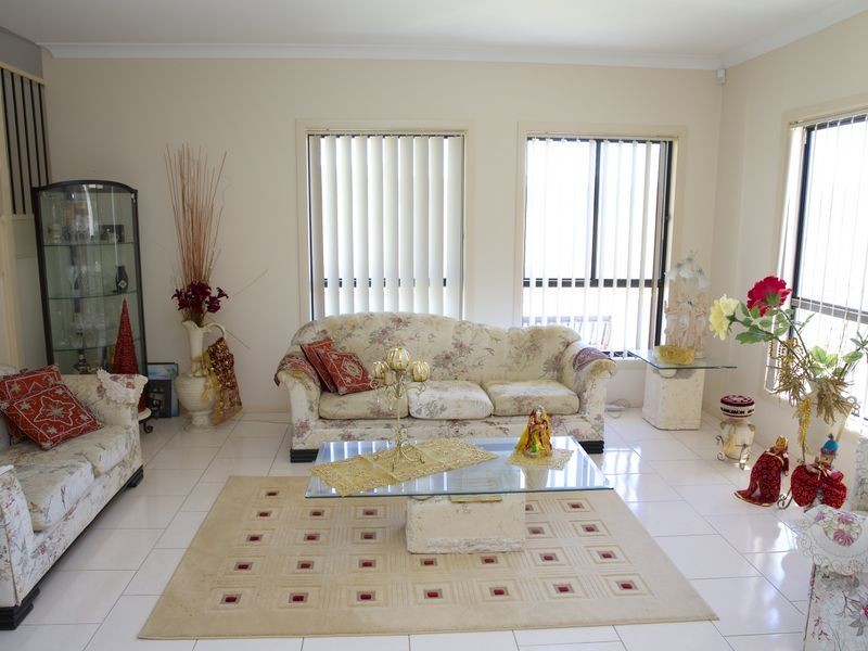 61 Lycett Avenue, West Hoxton NSW 2171