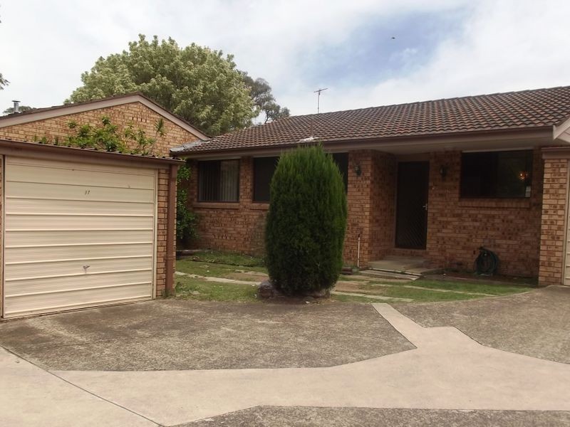 226 Harrow Rd, Glenfield NSW 2167