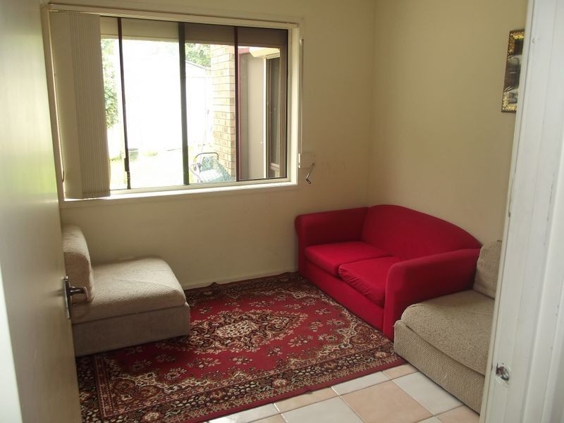 226 Harrow Rd, Glenfield NSW 2167
