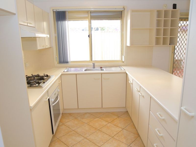 18 Sidney Place, Casula NSW 2170