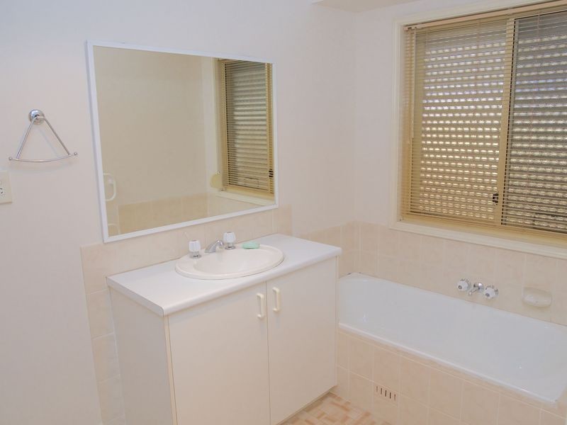 18 Sidney Place, Casula NSW 2170