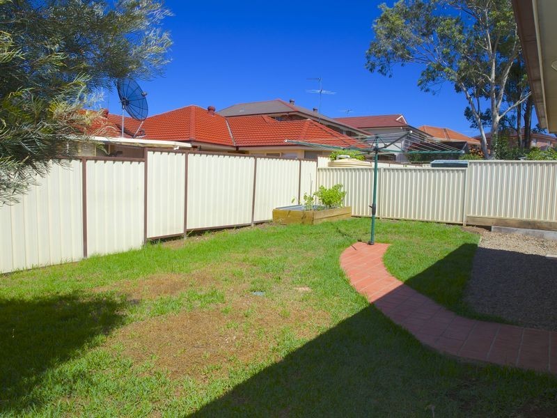 18 Sidney Place, Casula NSW 2170