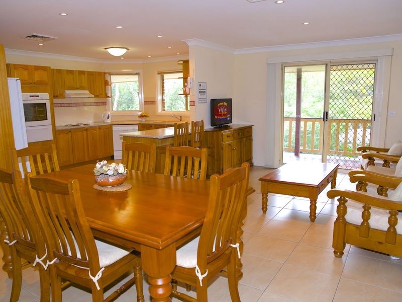 3 Sidney Place, Casula NSW 2170