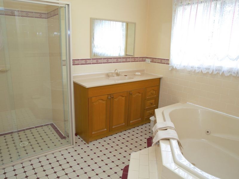 3 Sidney Place, Casula NSW 2170