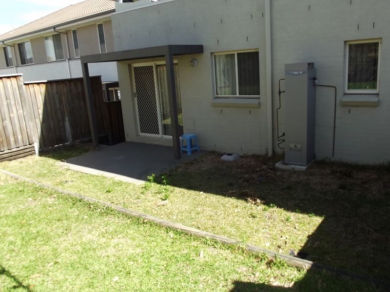 6 Northampton Dr, Glenfield NSW 2167