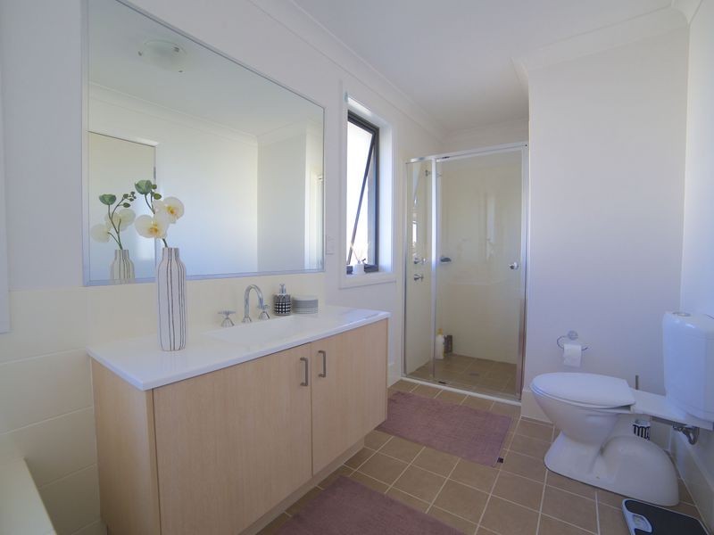 73 Northampton Drive, Glenfield NSW 2167