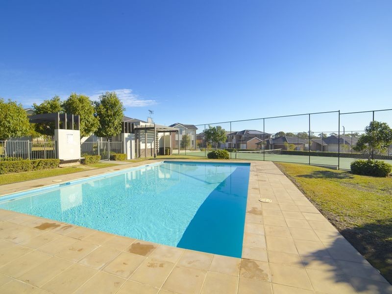 73 Northampton Drive, Glenfield NSW 2167