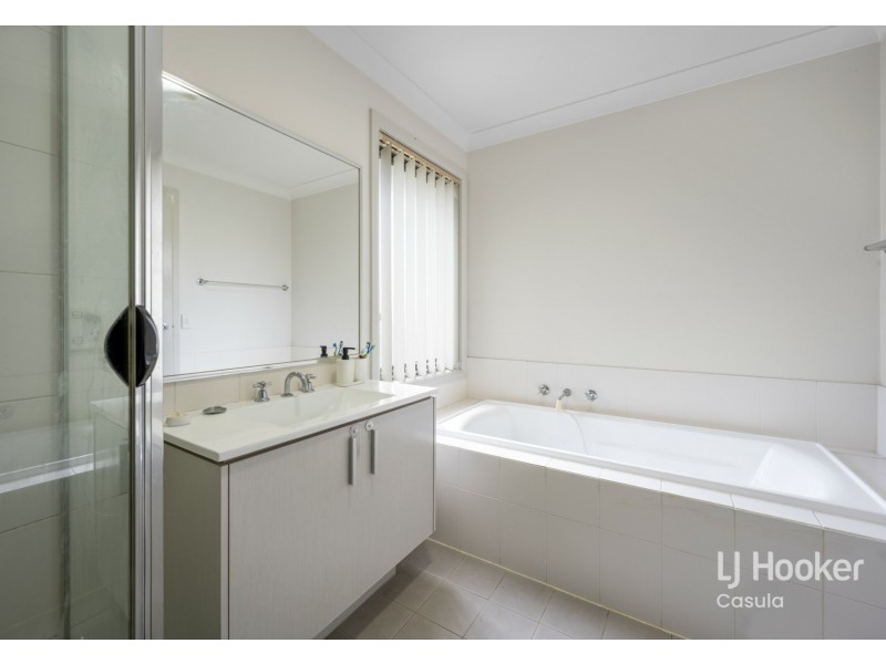 20 Northampton Drive, Glenfield NSW 2167