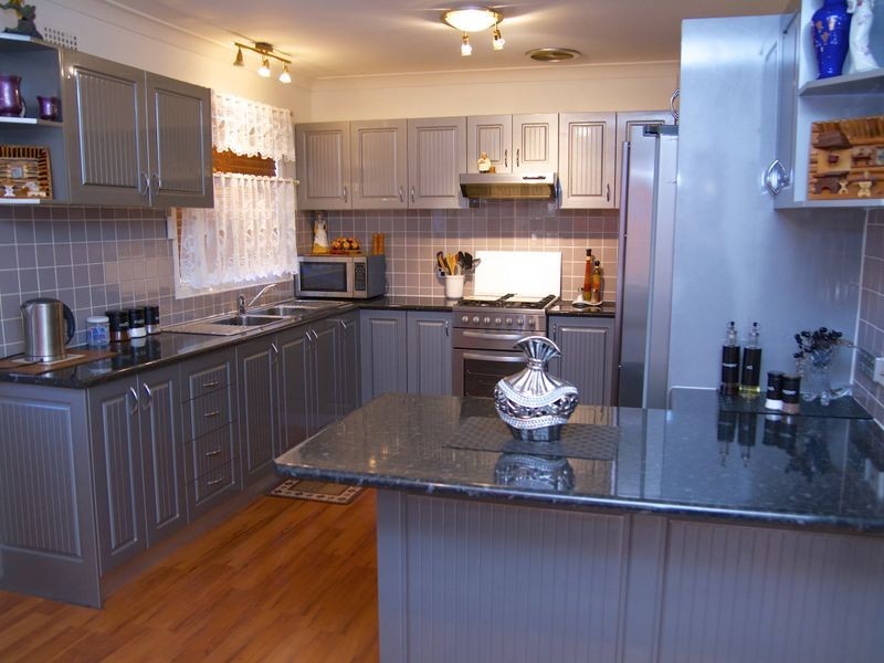 2 Bird Ave, Lurnea NSW 2170