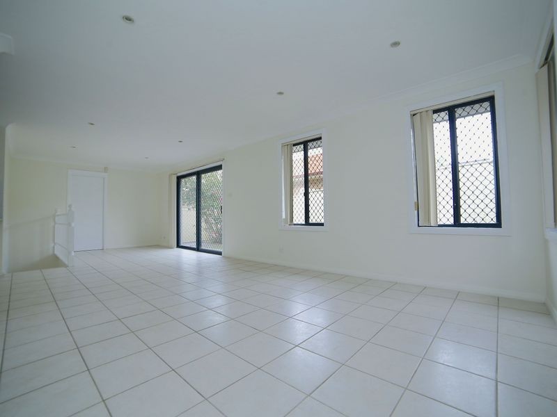 2 Kendall Drive, Casula NSW 2170