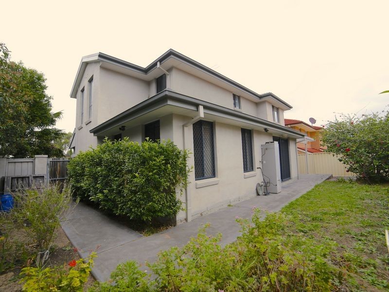 2 Kendall Drive, Casula NSW 2170