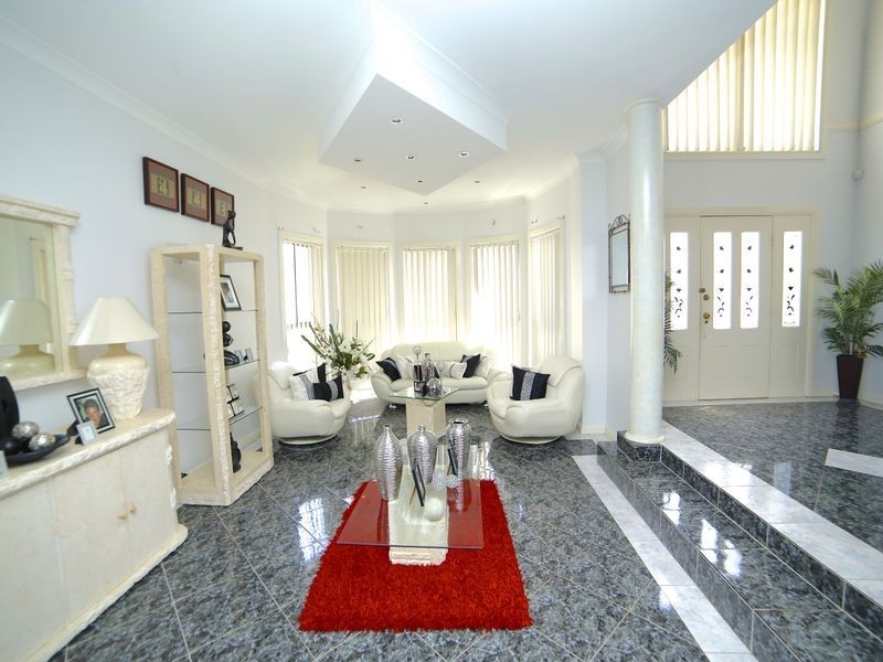 17 Harraden Drive, West Hoxton NSW 2171