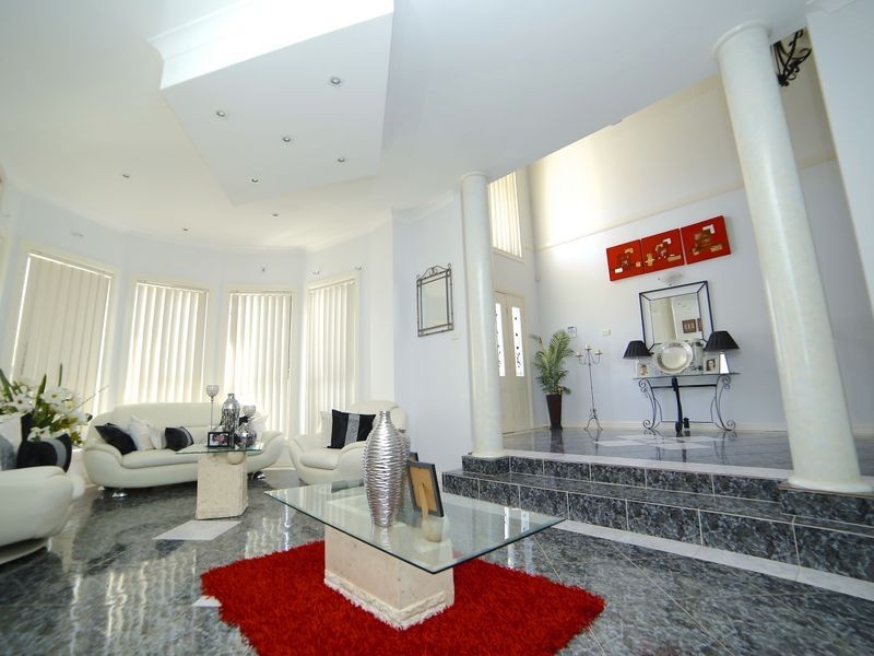 17 Harraden Drive, West Hoxton NSW 2171