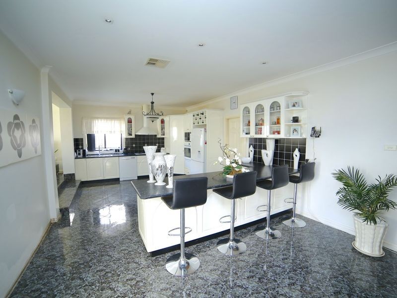 17 Harraden Drive, West Hoxton NSW 2171