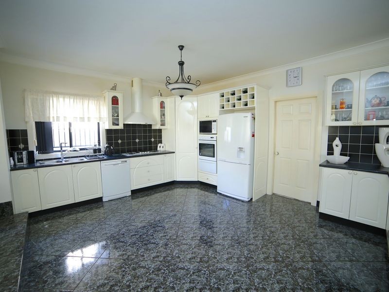 17 Harraden Drive, West Hoxton NSW 2171