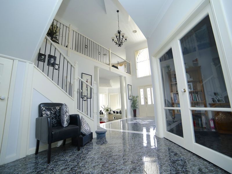 17 Harraden Drive, West Hoxton NSW 2171