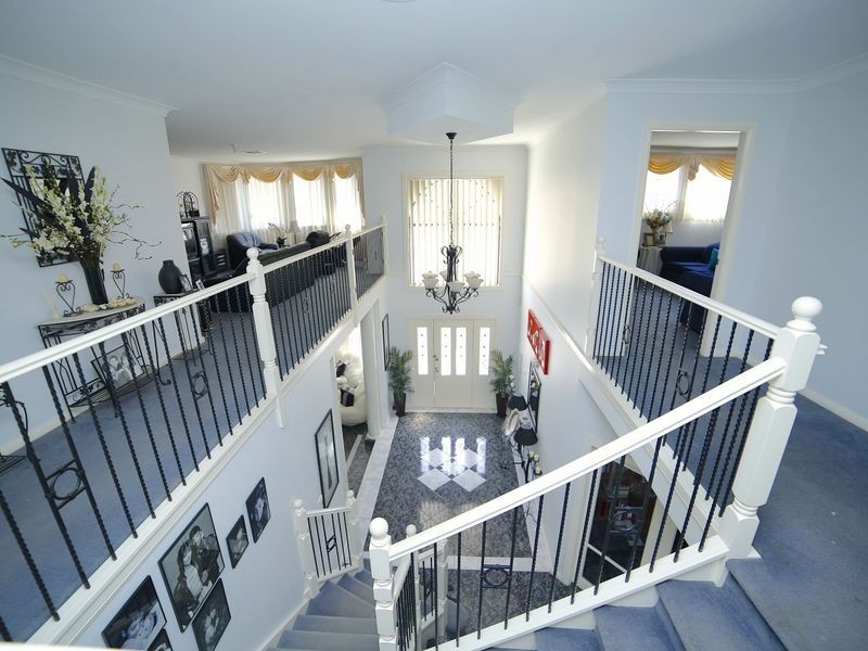 17 Harraden Drive, West Hoxton NSW 2171