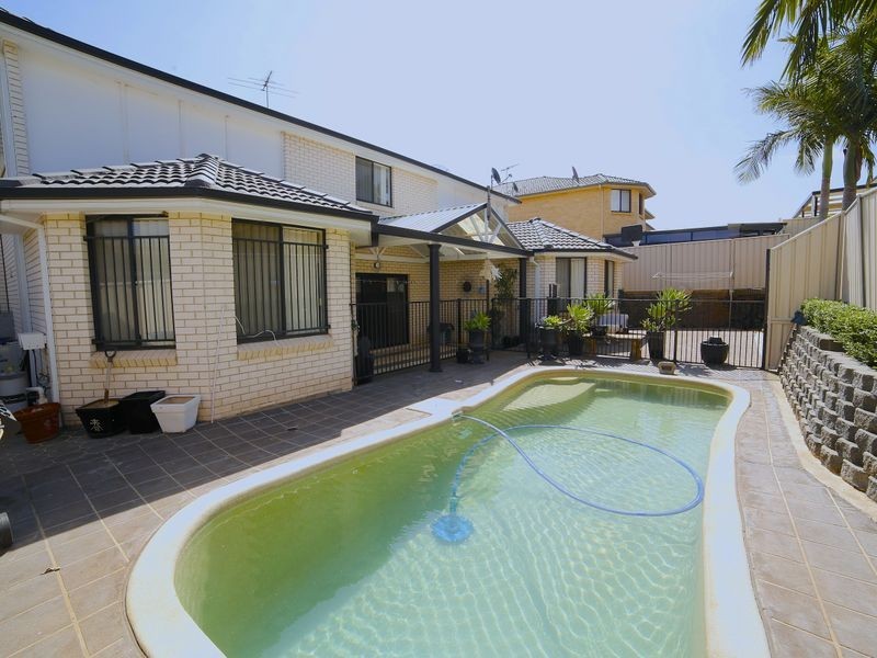 17 Harraden Drive, West Hoxton NSW 2171