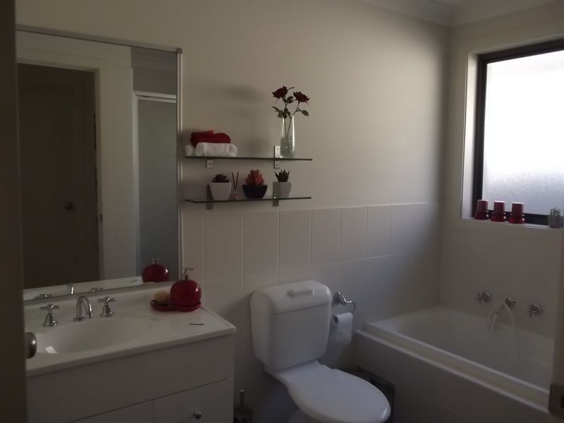 15 Macadamia St, Prestons NSW 2170