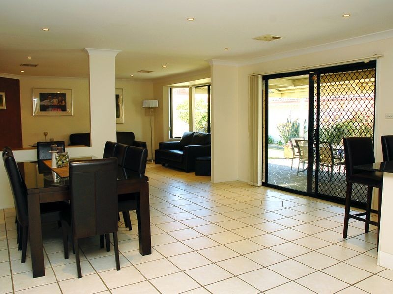 8 Strzlecki Drive, Horningsea Park NSW 2171