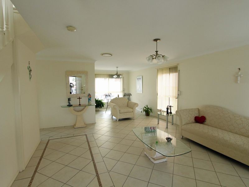 1 Vlatko Drive, West Hoxton NSW 2171